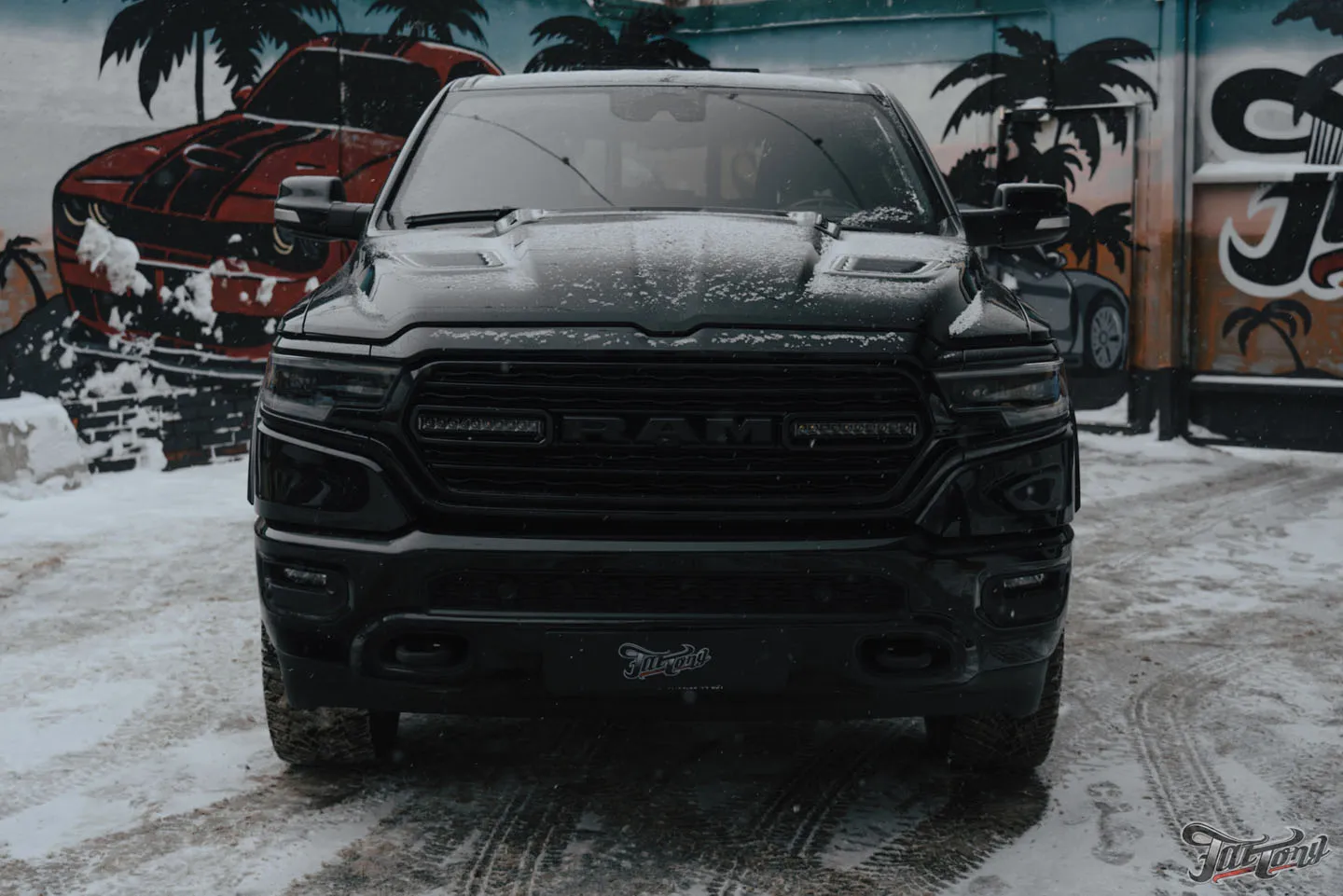 Установка модулей дальнего света Rigid, новая выхлопная система и химчистка салона для RAM 1500